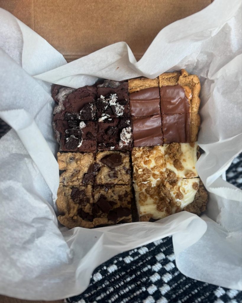 Box of four barz flavors: Oreo, Peanut Butter, Choco Chip Cookie and Lemon